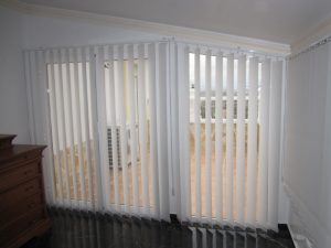 cortinas verticales inclinadas