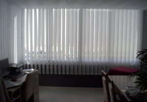 cortina lamas verticales