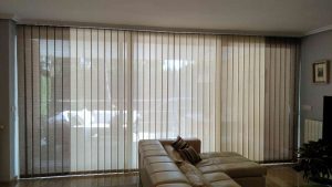 Cortinas de lamas verticales en color compuesto